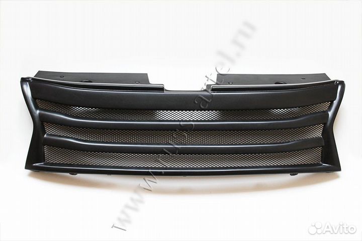 Решетка радиатора с черной сеткой Renault Duster