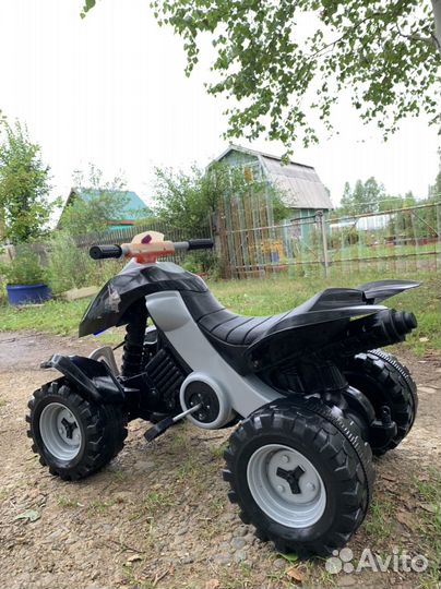 Квадроцикл детский (на педалях)