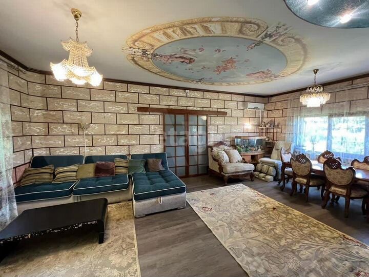 Коттедж 253 м² на участке 18 сот.