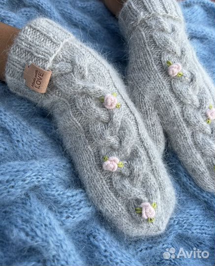 Варежки вязаные с вышивкой ручная работа