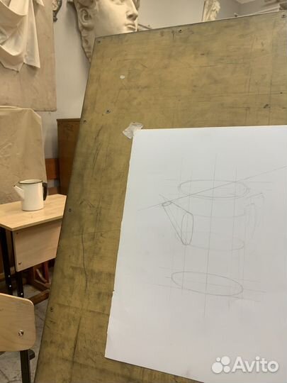 Академический рисунок (построение чайника)