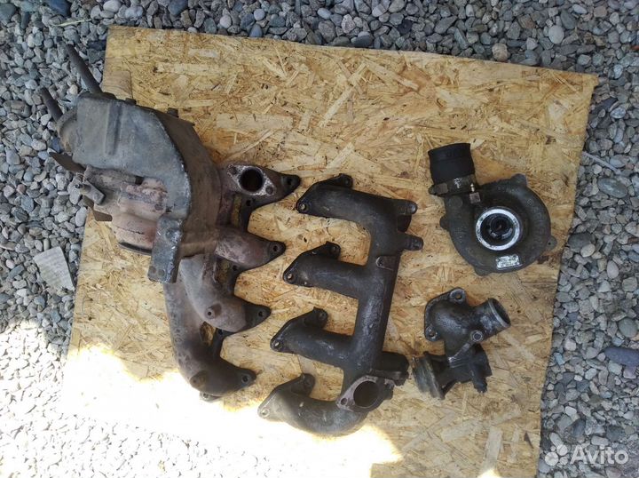 Впускной и выпускной коллектор двигателя D4BF