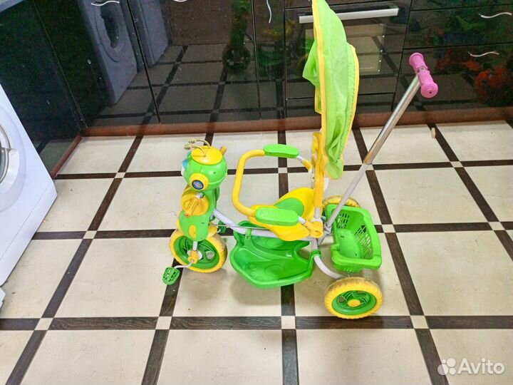 Трехколесный велосипед с ручкой