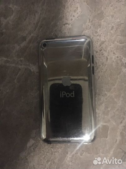 Плеер iPod touch 4