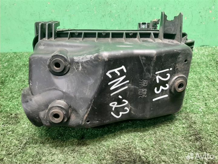 Корпус воздушного фильтра Toyota Corolla E120 2006