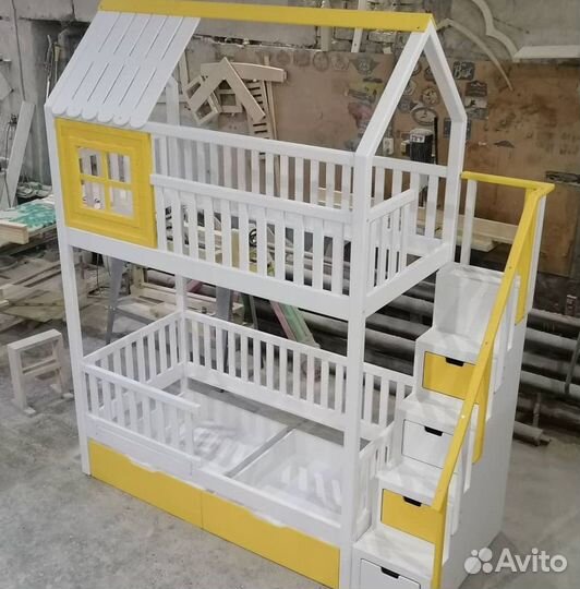 Детская двухъярусная кровать из массива