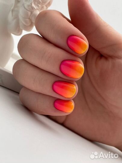 Маникюр с покрытием и дизайном