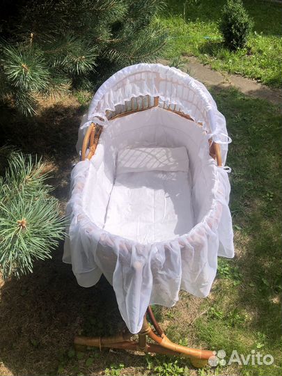 Люлька колыбель плетеная с 2 комплектами белья