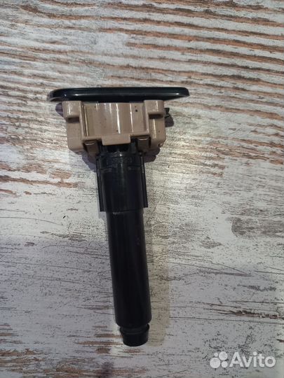 Форсунка омывателя фары прав Toyota Land Cruiser