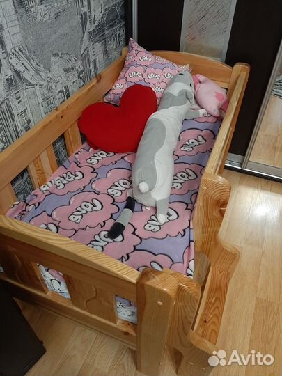 Детская кроватка с матрасом