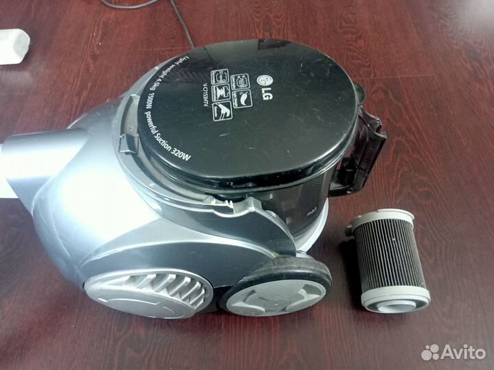 Продам пылесос LG V-C7153HTV