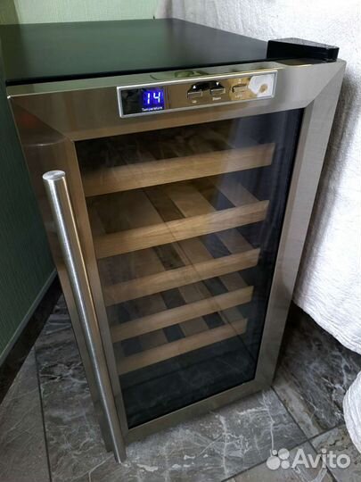 Винный шкаф Kitfort кт-2409