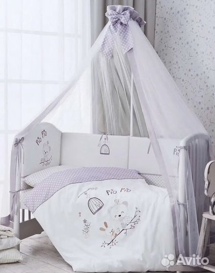 Бортики в кроватку с балдахином и кронштейном