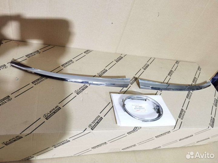 Хром решетки радиатора Toyota Camry 55