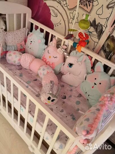 Детская кроватка с маятником и ящиком