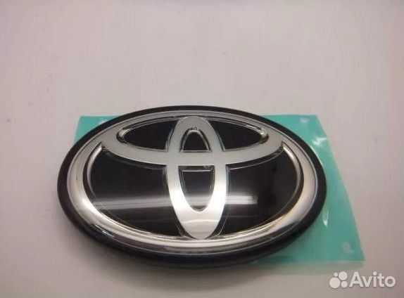 Toyota Camry V70 эмблема решетки радиатора в стекл