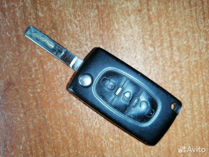 Ключ для Citroen C4 оригинал 3 кнопки