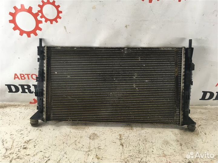 Радиатор охлаждения двигателя Ford Focus 2 хетчбэк
