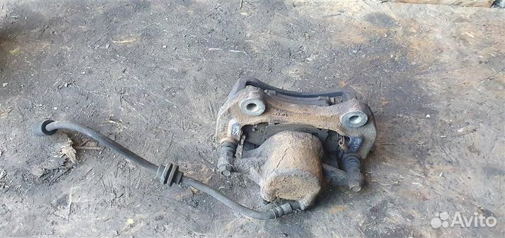 Суппорт передний правый Opel Insignia 2008-2017