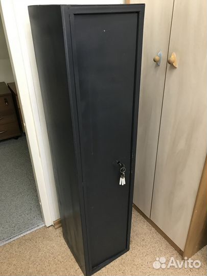 Сейфы, зеркала, вешалки, обогреватели