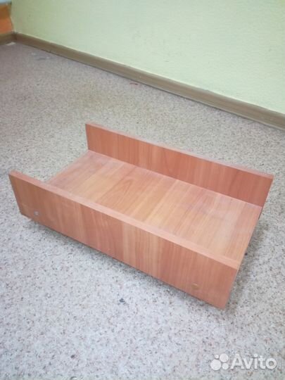 Подставка под компьютер на колесах