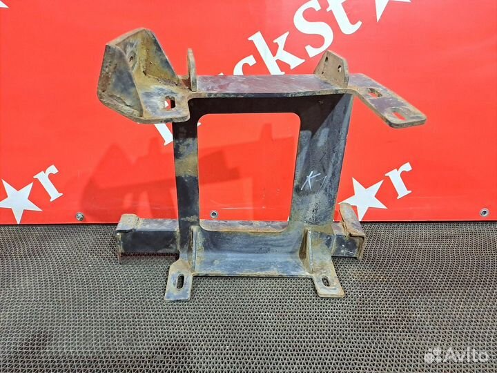 Кронштейн корпуса подножек правый камаз 5490
