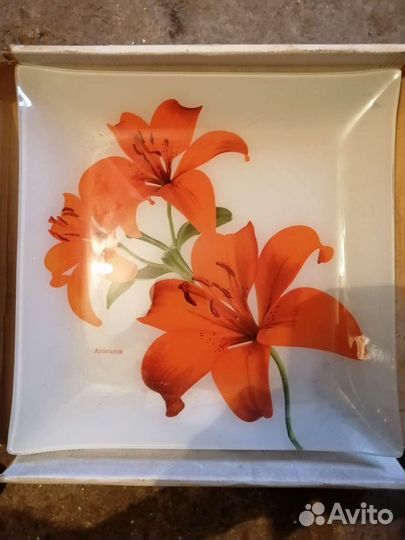 Блюдо и 6 тарелочек стекло