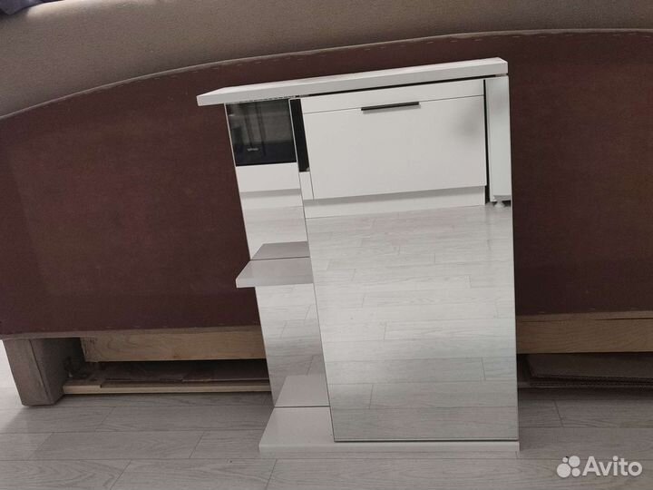 Шкафчик навесной в ванную