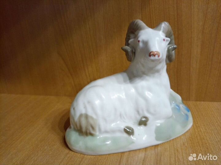 Статуэтки, шкатулки декоративные