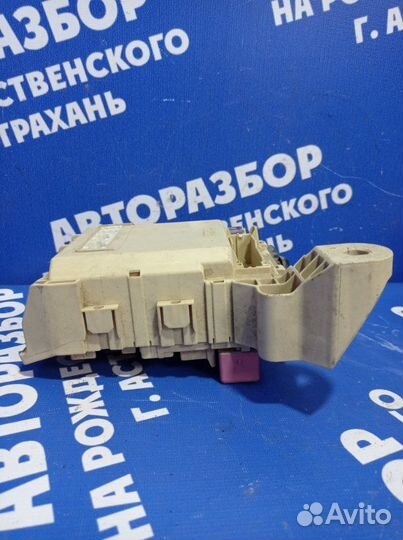 Блок предохранителей салона Toyota Camry 40 седан