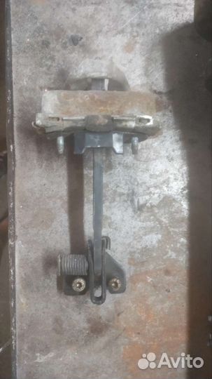 Ограничитель задней двери Ford Transit