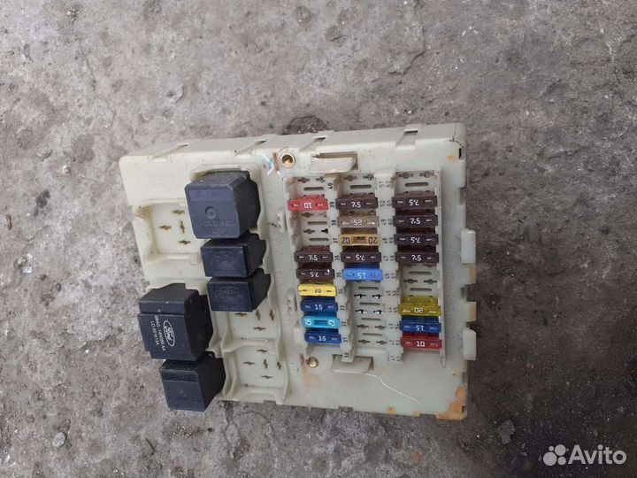 Блок предохранителей салонный Ford Focus I
