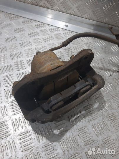 Суппорт передний правый Kia Sportage SL G4KD 2012