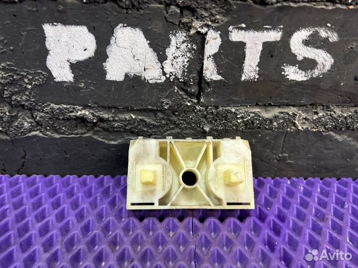 Крепление бампера заднее Nissan X-Trail