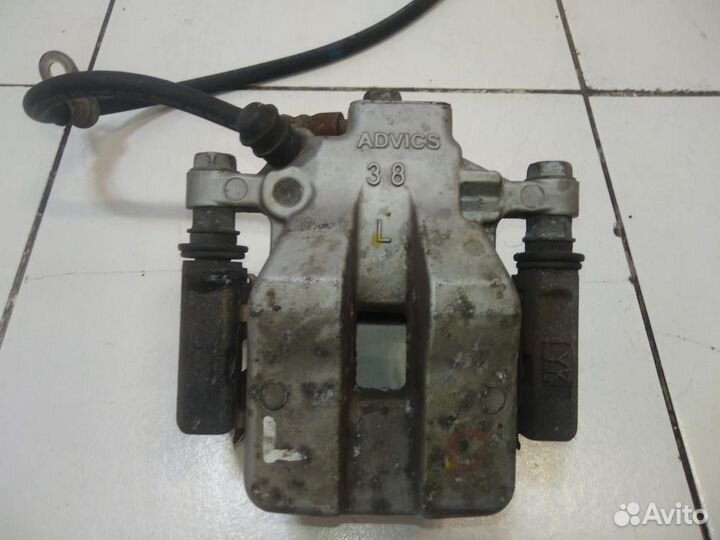 Суппорт задний левый Toyota Camry ASV50 50 55