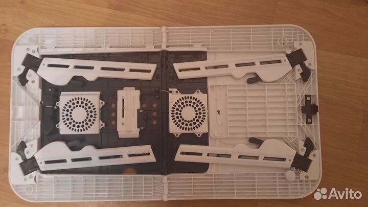 Пластиковый столик с вентилятором