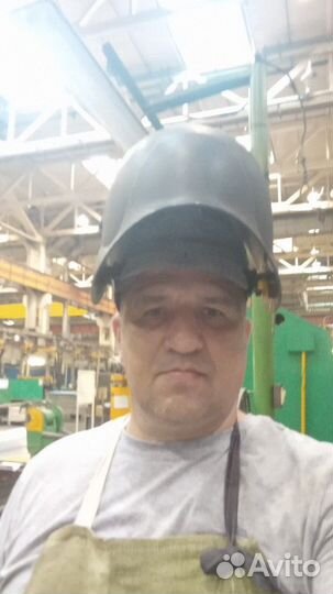 Сварщик на полуавтомат, станочник на зуборезку