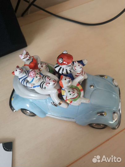 Статуэтка фарфор