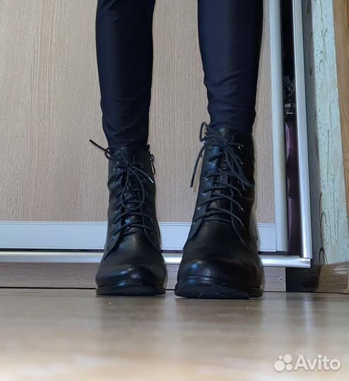 Женские кожаные ботинки