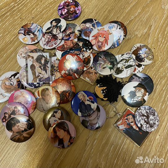 Брелки и значки kpop / аниме / геншин импакт