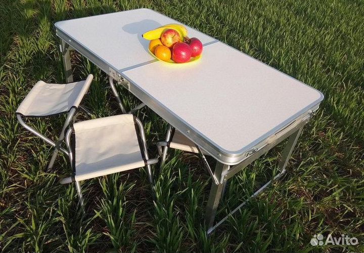 Раскладной стол со стульями