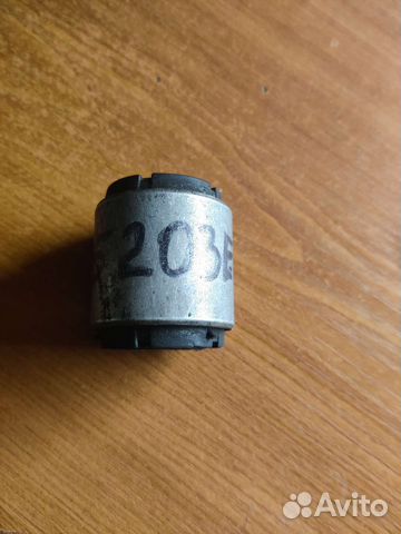 Сайлентблок оригинал audi 4d0505203e