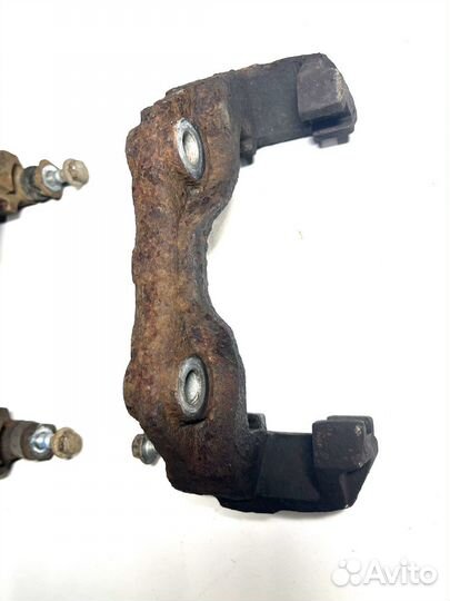 Скоба суппорта передняя VW Polo 5 1.6