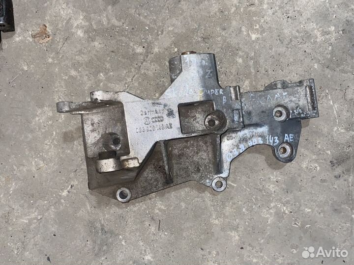 Кранштейн генератора Skoda Volkswagen Audi 1.9tdi