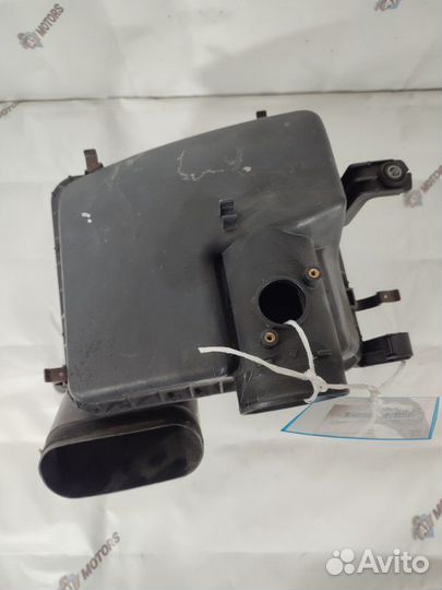 Корпус воздушного фильтра Toyota Crown Majesta