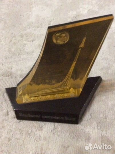 Сувенир настольный “Первому космонавту”