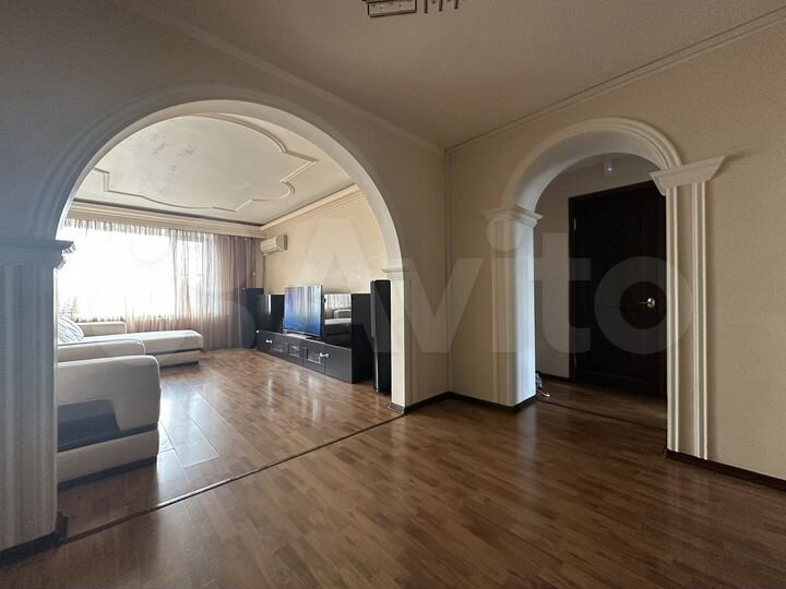 4-к. квартира, 80 м², 4/5 эт.