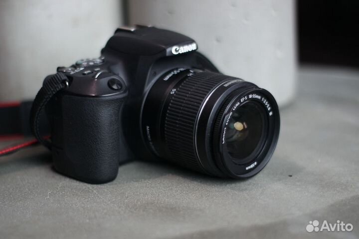 Фотоаппарат Canon 200D