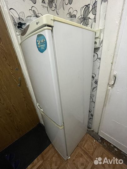 Холодильник двухкамерный LG