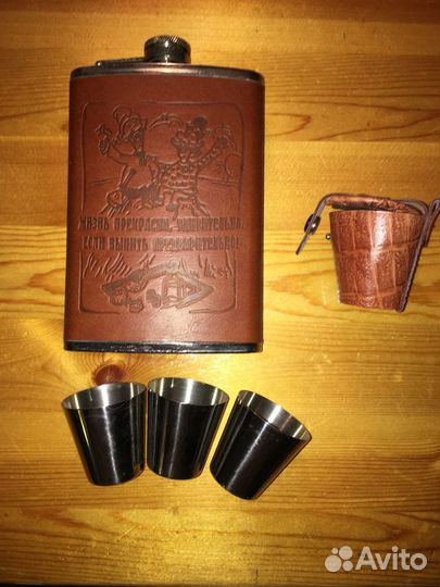Фляга сталь в коже и рюмки в чехле